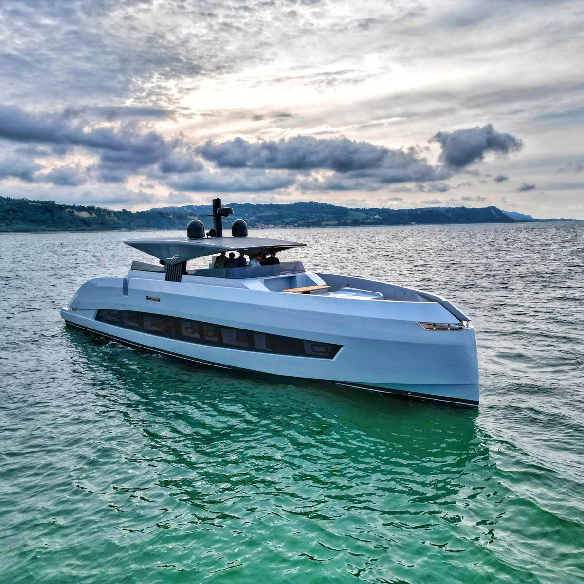 Eventury - ALOHA YACHT – 47ft Cabin Cruiser | Up to 18 Guests | One°15 Marina